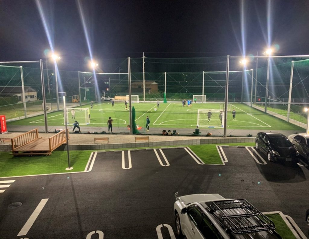 2階の食堂からフットサルコートを見たときの様子